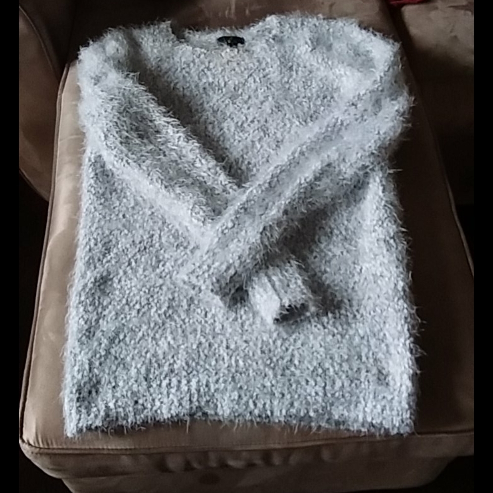 Fluffy Sweater - Picture 4 of 4